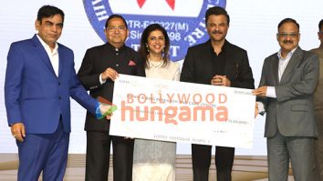 Photos: Anil Kapoor presents a Rs. 75 lakh cheque to Dr. Dharmendra Kumar at GJEPC event for Nation’s Largest Free Medical Camp