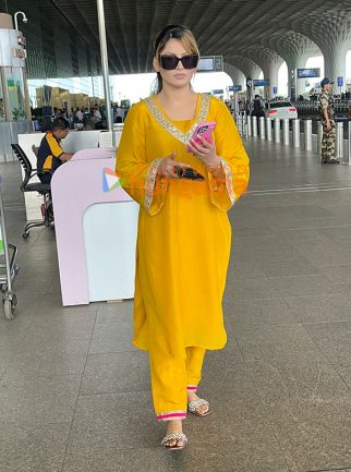 Photos: Arjun Kapoor, Urvashi Rautela, Bobby Deol and others snapped at the airport Photos: Arjun Kapoor, Urvashi Rautela, Bobby Deol and others snapped at the airport