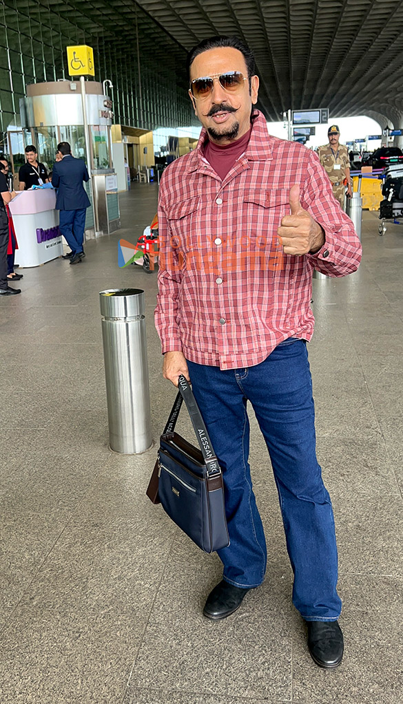 photos arjun kapoor urvashi rautela bobby deol and others snapped at the airport 4
