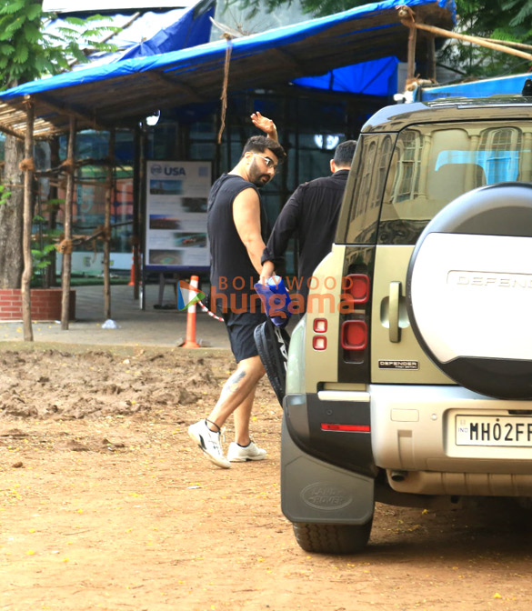 photos arjun kapoor snapped in bandra 1 2