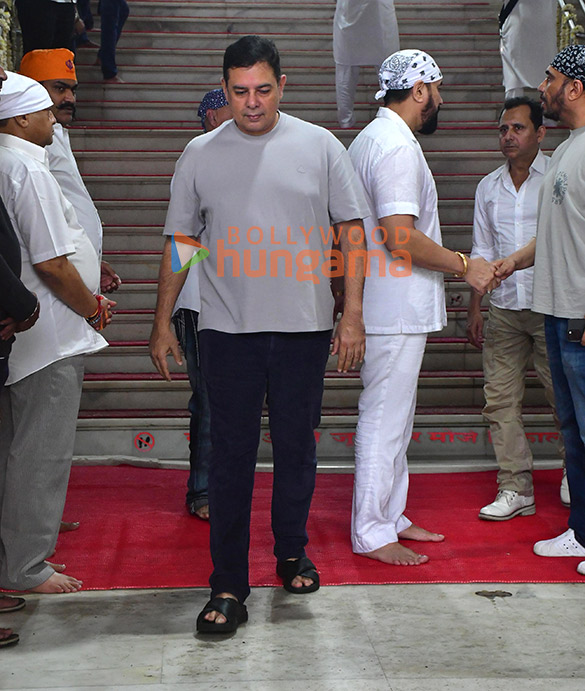photos bobby deol daisy shah and others attend late sundar singh jollys prayer meet 6