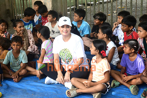 Photos: Dia Mirza joins children to promote a noble cause Photos: Dia Mirza joins children to promote a noble cause