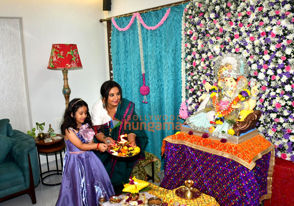 photos divya dutta welcomes ganpati at her residence 3