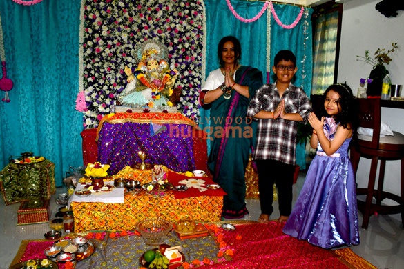 photos divya dutta welcomes ganpati at her residence 4