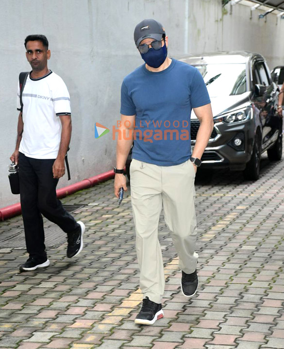 photos emraan hashmi snapped in bandra 1 5