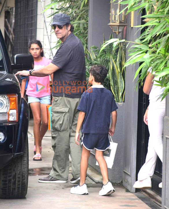 photos fardeen khan snapped outside a salon in bandra 2