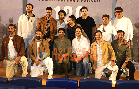 photos farhan akhtar ritesh sidhwani raashii khanna razneesh razy ghai and sparsh walia at the teaser launch of 120 bahadur 5