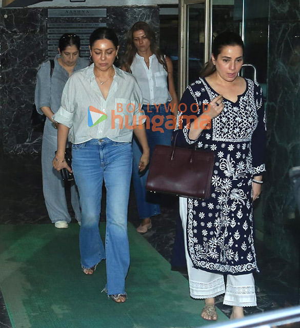 photos gauri khan neelam kothari nandita mahtani zoya akhtar and others snapped at vikram phadniss house in bandra 5