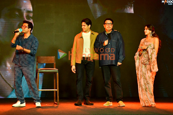photos janhvi kapoor sidharth malhotra sonu nigam shreya ghoshal and others grace the music launch of param sundari 10