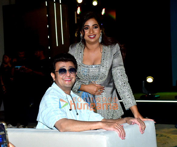 photos janhvi kapoor sidharth malhotra sonu nigam shreya ghoshal and others grace the music launch of param sundari 11