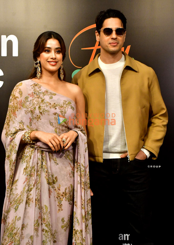 photos janhvi kapoor sidharth malhotra sonu nigam shreya ghoshal and others grace the music launch of param sundari 4