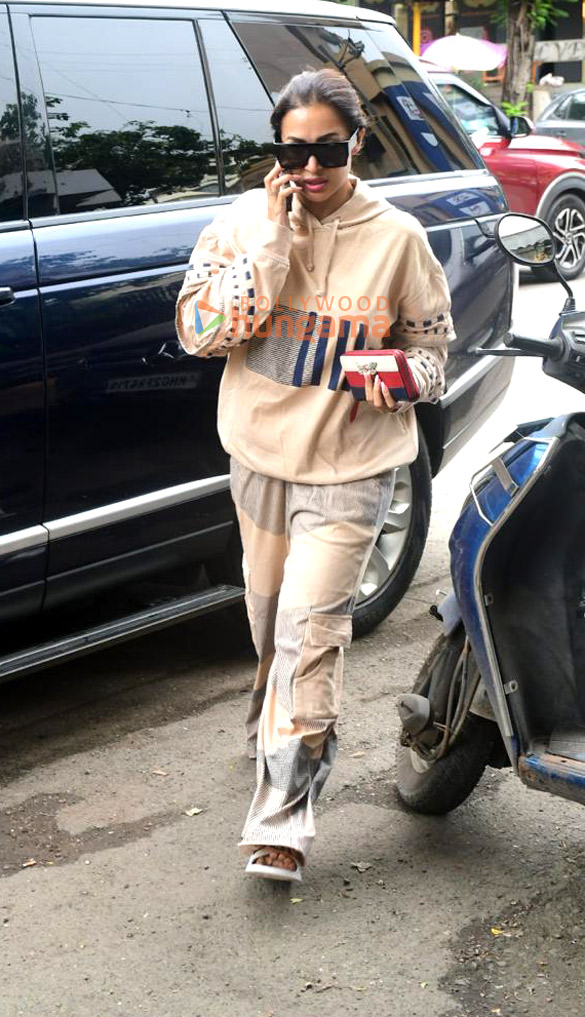 photos malaika arora snapped outside a salon in bandra 3 7