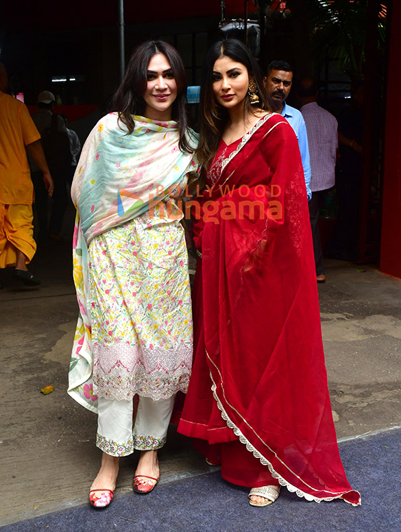 photos mouni roy and vanessa walia snapped at iskon temple in juhu 1