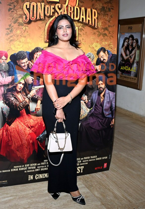 photos mrunal thakur deepak dobriyal and akanksha puri snapped at a special screening of son of sardaar 2 hosted by debutant roshni walia 17