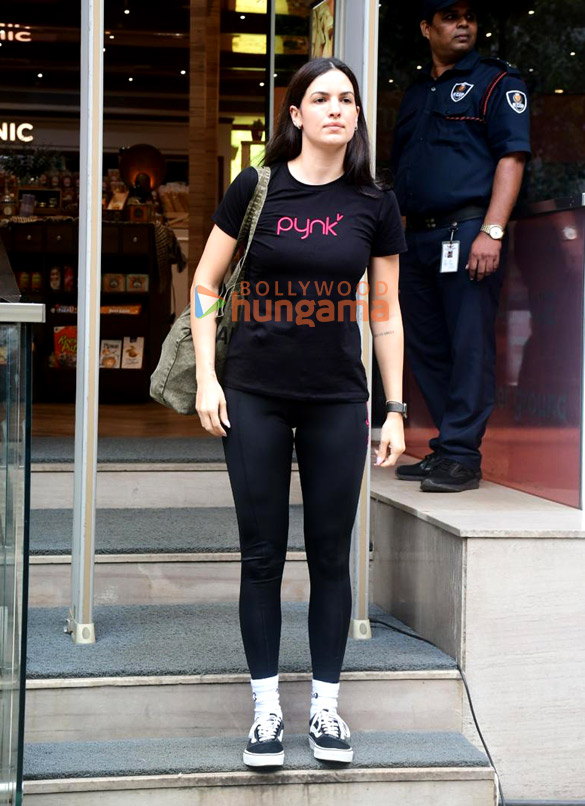 photos natasa stankovic snapped outside foodmall bandra 2