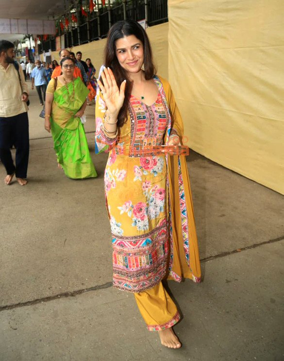 photos nimrat kaur snapped at gsb ganpati pandal 3