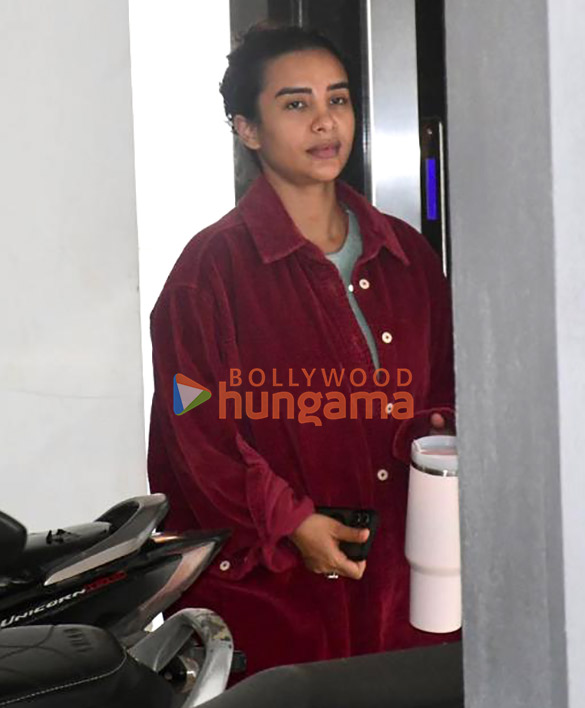 photos patralekha snapped outside a clinic in bandra 1