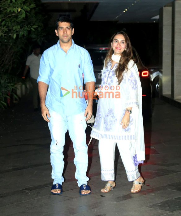 photos rakul preet singh jackky bhagnani bhushan kumar and others at bhagnani house for ganpati darshan in bandra 10