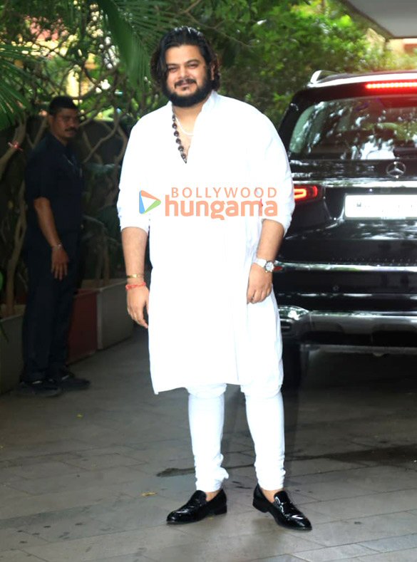photos rakul preet singh jackky bhagnani bhushan kumar and others at bhagnani house for ganpati darshan in bandra 17