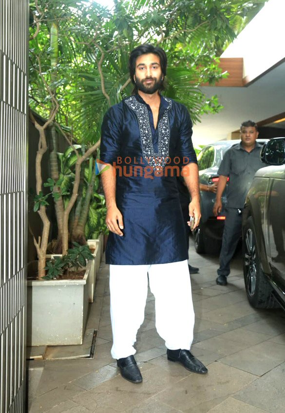 photos rakul preet singh jackky bhagnani bhushan kumar and others at bhagnani house for ganpati darshan in bandra 3
