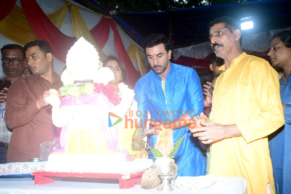 photos ranbir kapoor and neetu singh snapped during ganpati visarjan 1
