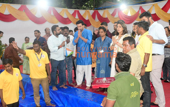 photos ranbir kapoor and neetu singh snapped during ganpati visarjan 4