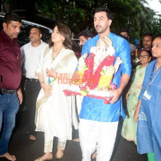 Photos: Ranbir Kapoor and Neetu Singh snapped during Ganpati visarjan