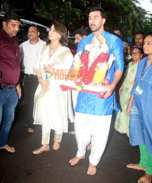 Photos: Ranbir Kapoor and Neetu Singh snapped during Ganpati visarjan