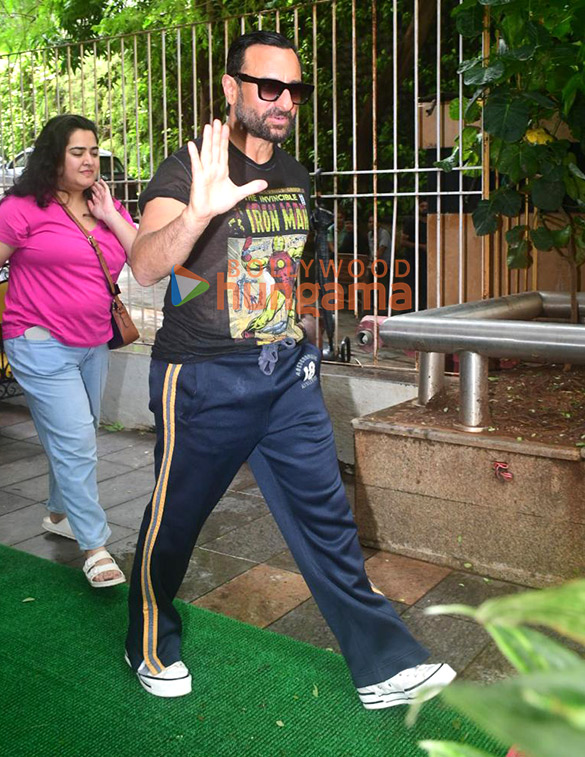 photos saif ali khan snapped outside a salon in khar 5
