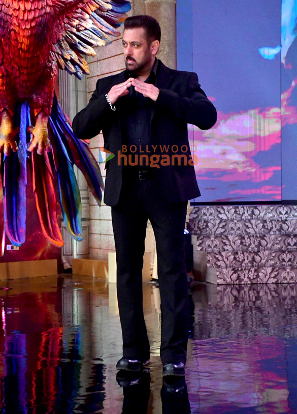 photos salman khan snapped on the sets of bigg boss 19 8