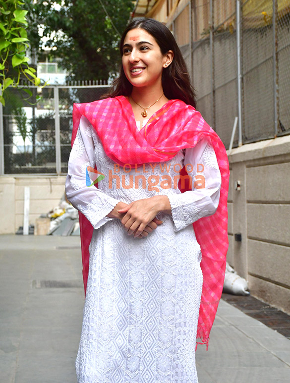 photos sara ali khan celebrates her birthday with media 8
