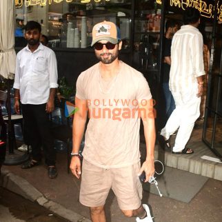 Photos: Shahid Kapoor spotted outside a cafe in Bandra