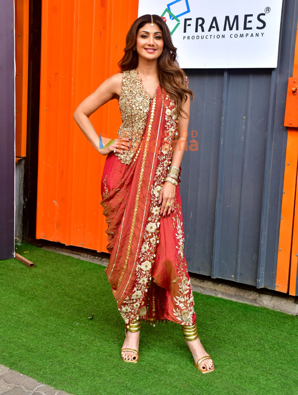 photos shilpa shetty snapped on sets of super dancer 5 2 2