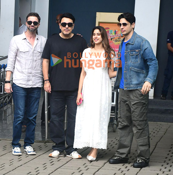 Photos: Sidharth Malhotra, Janhvi Kapoor and Dinesh Vijan snapped at Kalina airport as they leave for Param Sundari promotions in Jaipur Photos: Sidharth Malhotra, Janhvi Kapoor and Dinesh Vijan snapped at Kalina airport as they leave for Param Sundari promotions in Jaipur