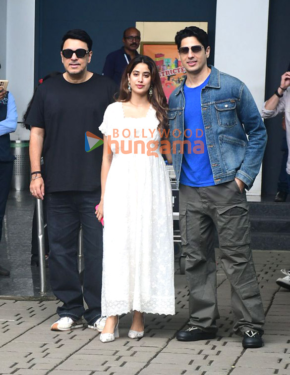 photos sidharth malhotra janhvi kapoor and dinesh vijan snapped at kalina airport as they leave for param sundari promotions in jaipur 2