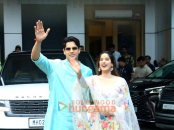 Photos: Sidharth Malhotra and Janhvi Kapoor snapped at Kalina airport Photos: Sidharth Malhotra and Janhvi Kapoor snapped at Kalina airport