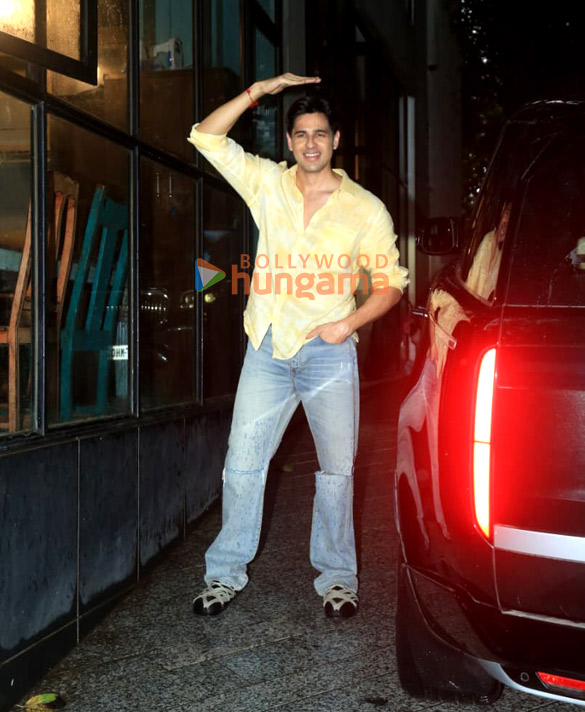 photos sidharth malhotra snapped promoting param sundari at maddock films office 6