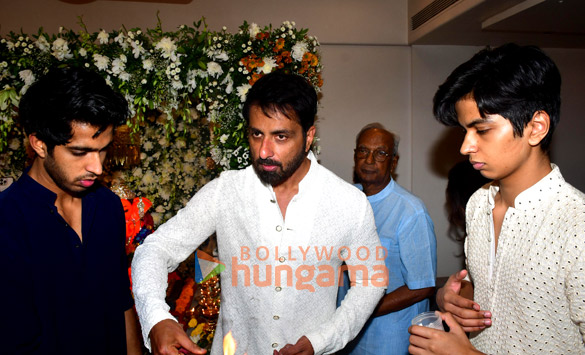 photos sonu sood snapped with his wife at ganapati bappa darshan 3