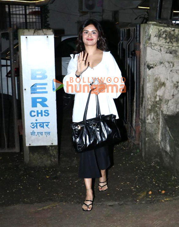 photos tamannaah bhatia and avneet kaur snapped at kromakay salon in juhu 4