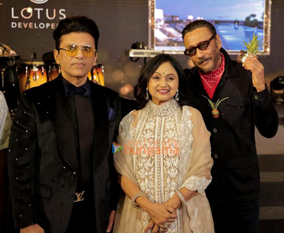photos tiger shroff sara ali khan rakesh roshan jeetendra and others at anand pandits bash for the success of lotus developers reality limited 10