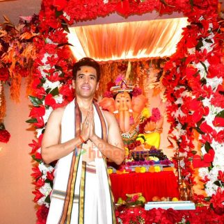 Photos: Tusshar Kapoor welcomes Ganpati Bappa at his home