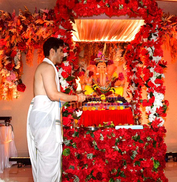 photos tusshar kapoor welcomes ganpati bappa at his home 5