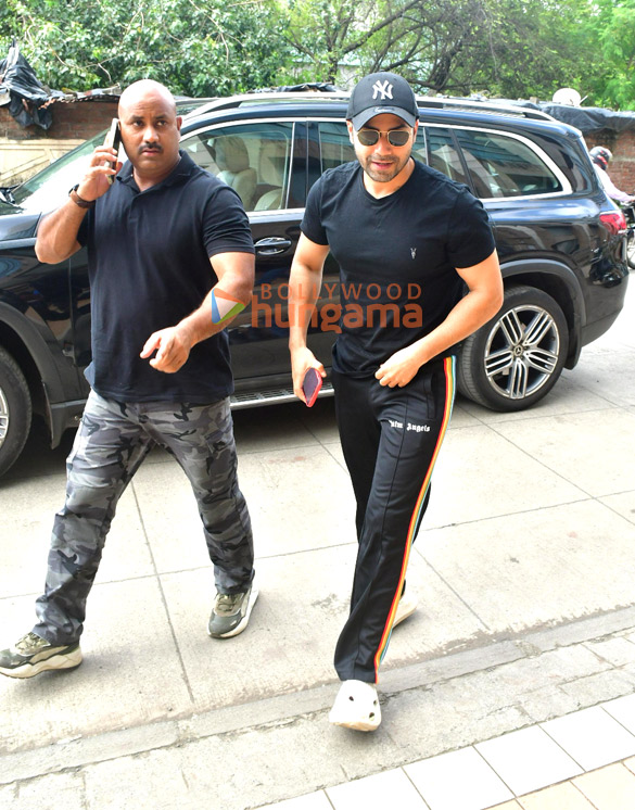 photos varun dhawan snapped in andheri 4 6