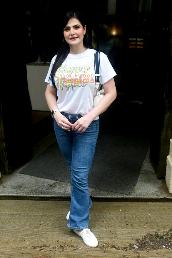 photos zareen khan spotted outside a cafe in bandra 6