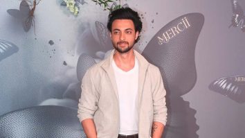 Pose full of swag! Aayush Sharma in a dapper look