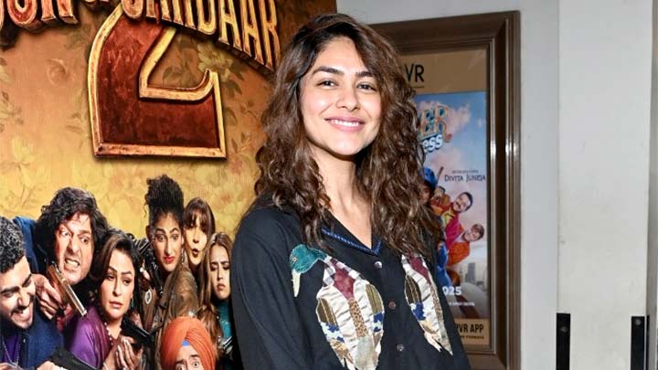 Mrunal Thakur, Deepak Dobriyal and Akanksha Puri snapped at a special screening of Son Of Sardaar 2 hosted by debutant Roshni Walia Mrunal Thakur, Deepak Dobriyal and Akanksha Puri snapped at a special screening of Son Of Sardaar 2 hosted by debutant Roshni Walia