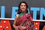 Sonali Bendre in a beautiful red saree looks breathtaking
