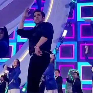 Bhaijaan setting the stage on fire with his dance moves! Salman Khan