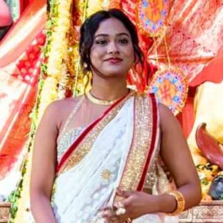 Gargi Kundu looks divine in white saree at Durga Puja
