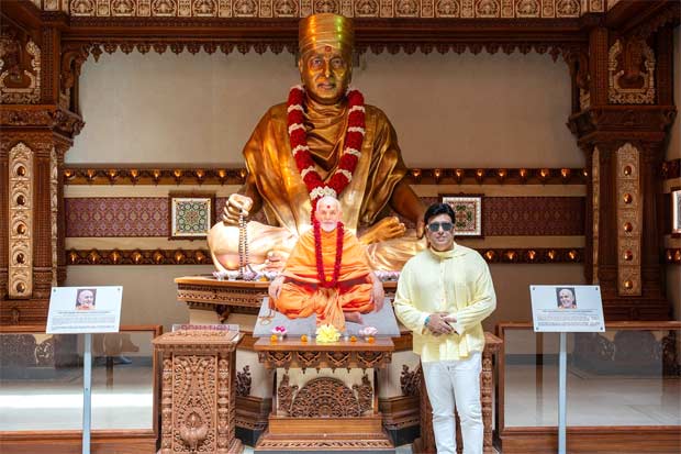 Govinda visits the Swaminarayan temple in New Jersey
